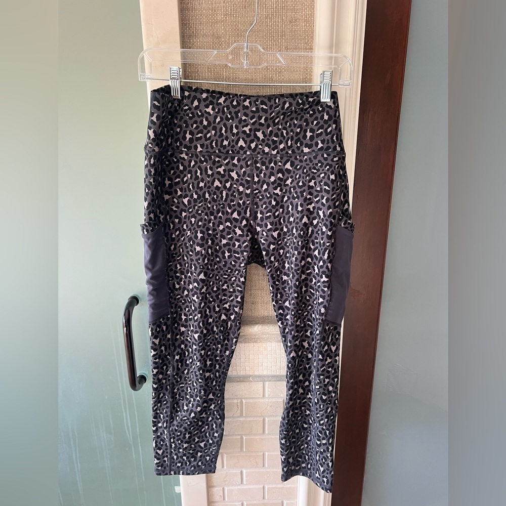 Fabletics purple Leopard cropped  Leggings